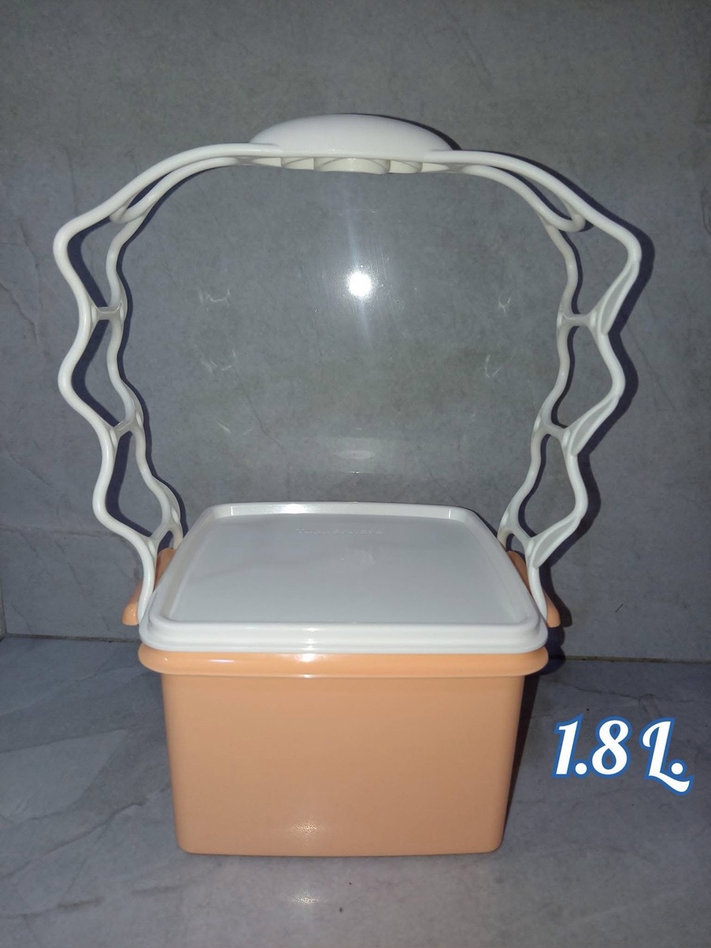 Tupperware Quartet with Handle Carry All 1.8L / 8 Cup